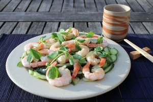Cucumber, wakame and prawn salad (Raggett) small