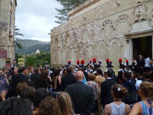 Tropea wedding with confetti