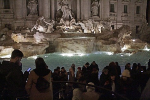 Trevi night